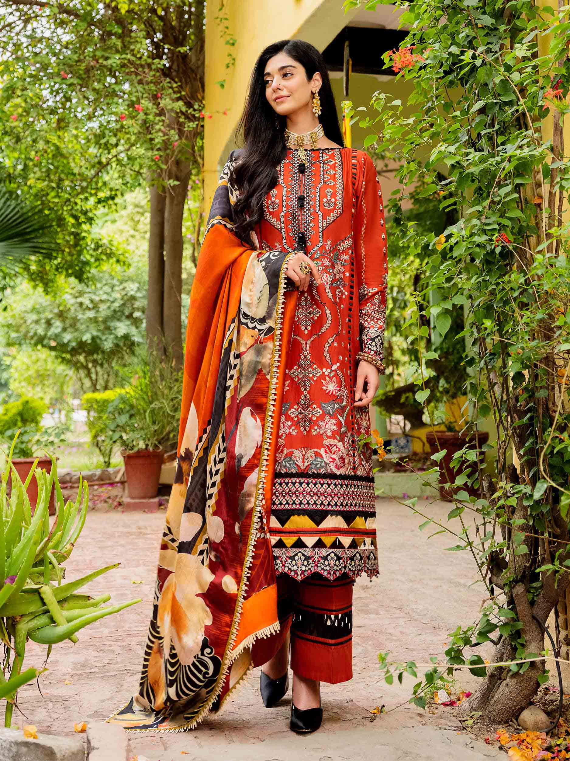 QF-03 EMBROIDERED SUIT