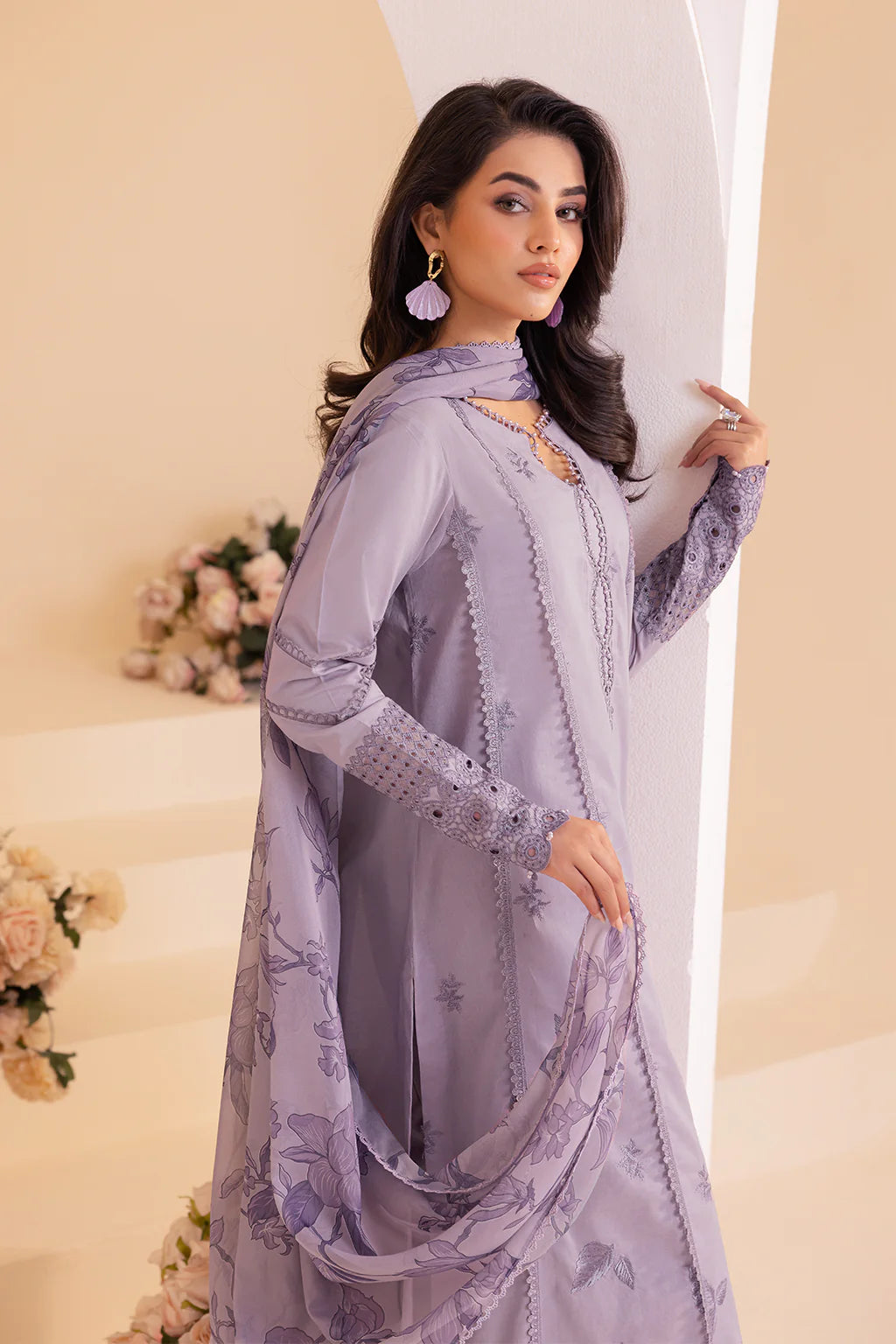 QA-252 Embroidered Lawn