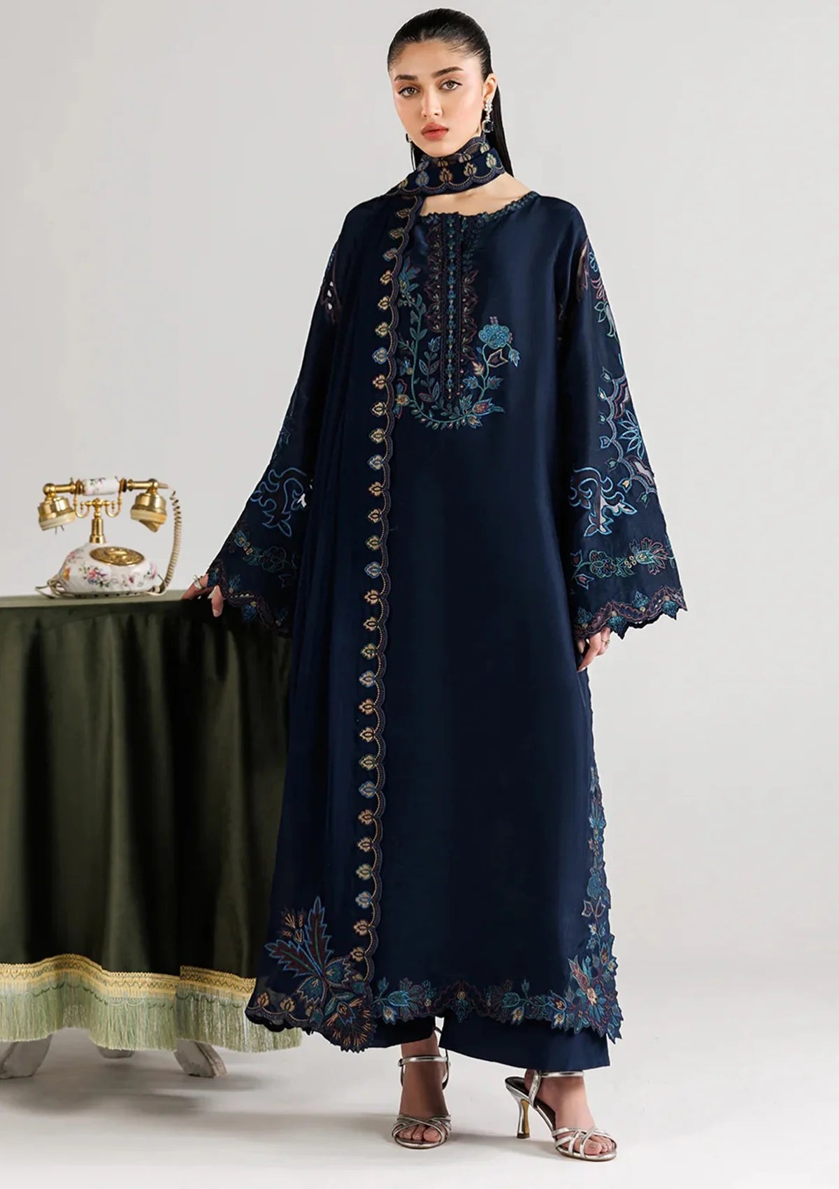IZNIK UE-654 Ramen Silk