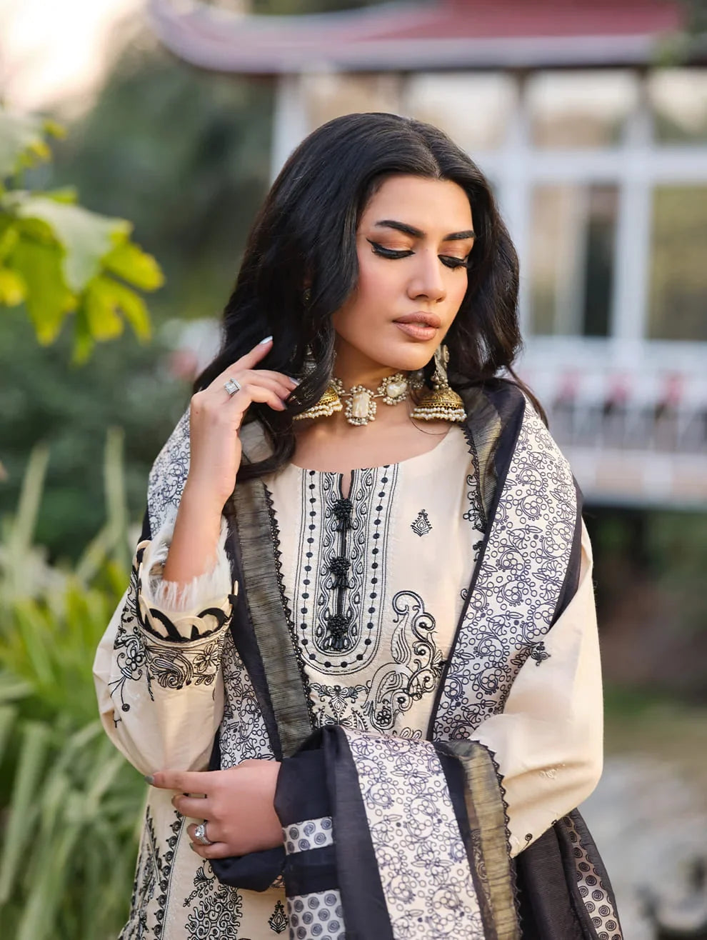 MLL-04  IVORY ELEGANCE Unstitched 3 Piece Luxury Lawn